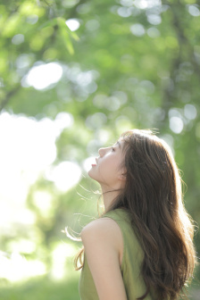 女生泳衣遮肚子